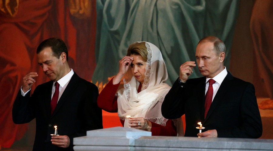 تصاویر | پوتین، مدودف و همسرش در مراسم عید پاک 