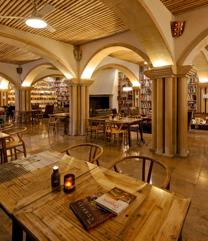 تصاویر | هتلی متفاوت با ۵۰ هزار کتاب در پرتغال