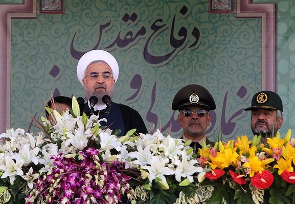هشدار روحانی به وسوسه‎های اقتصادی نیروهای مسلح 