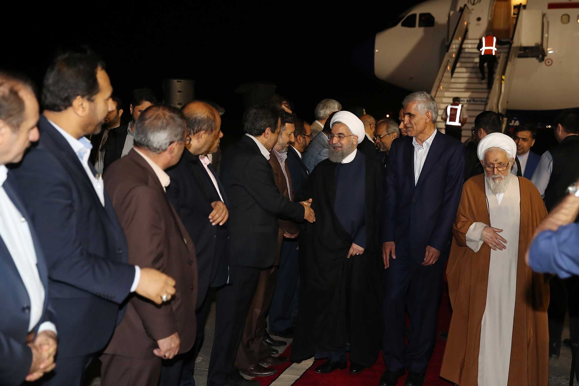 تصاویر |﻿ ورود رئیس‌جمهور به فرودگاه شیراز