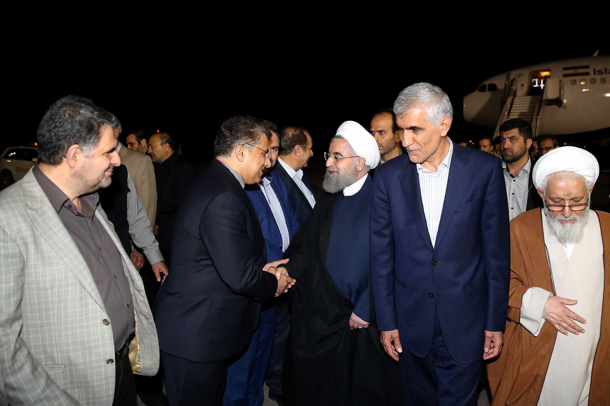 تصاویر |﻿ ورود رئیس‌جمهور به فرودگاه شیراز