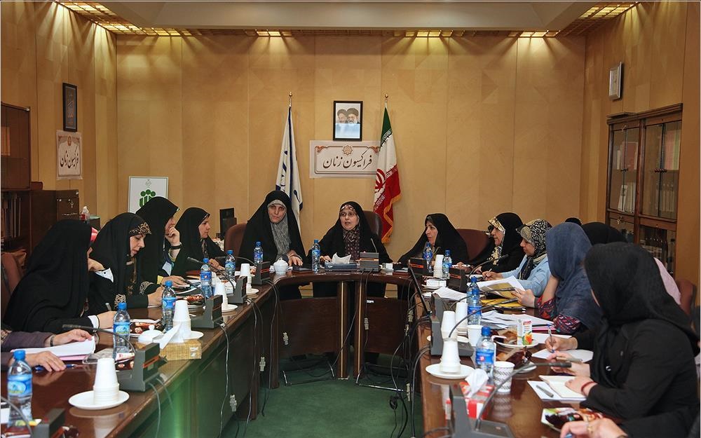 تصاویر | یک جلسه زنانه در حاشیه مجلس