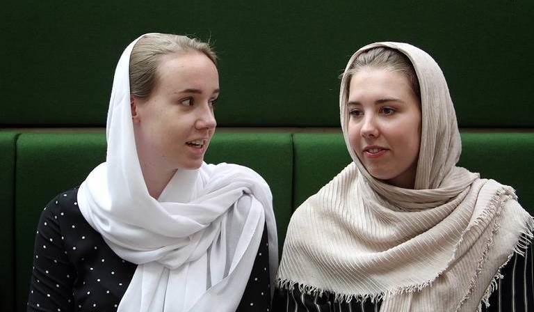 عکس | دختران خارجی مهمان جلسه علنی مجلس