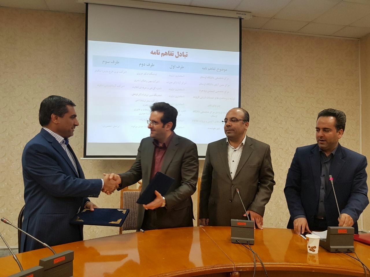 انعقاد تفاهم نامه اداره کل آموزش فنی و حرفه ای لرستان و اداره کل ارتباطات و فناوری اطلاعات استان 