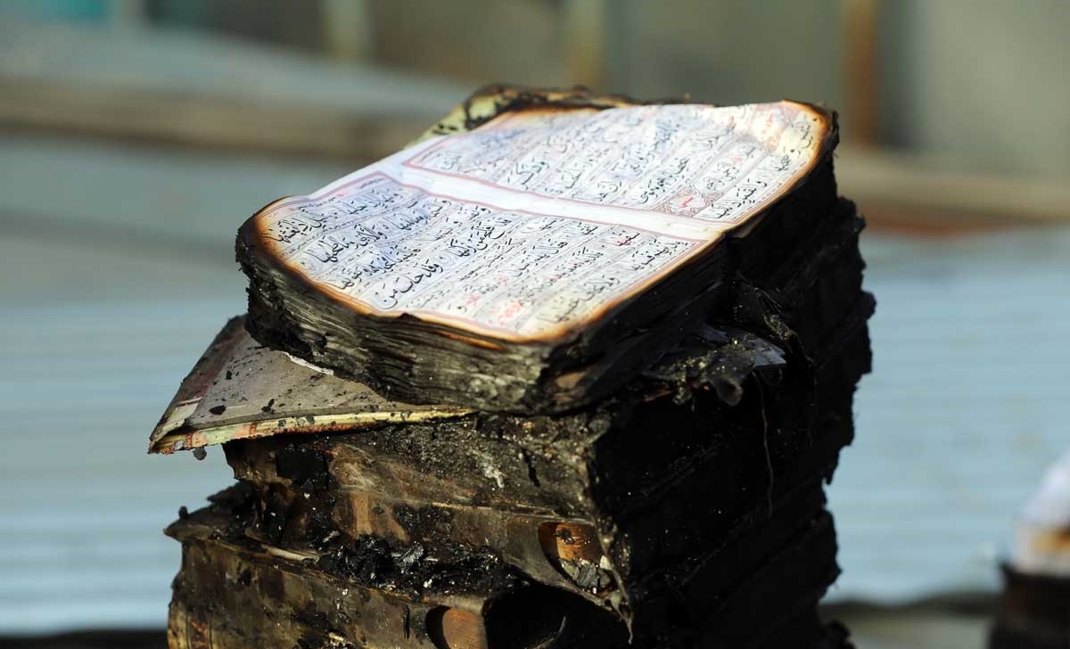 عکس | قرآنی که در آتش‌سوزی پاساژ مهستان نسوخت