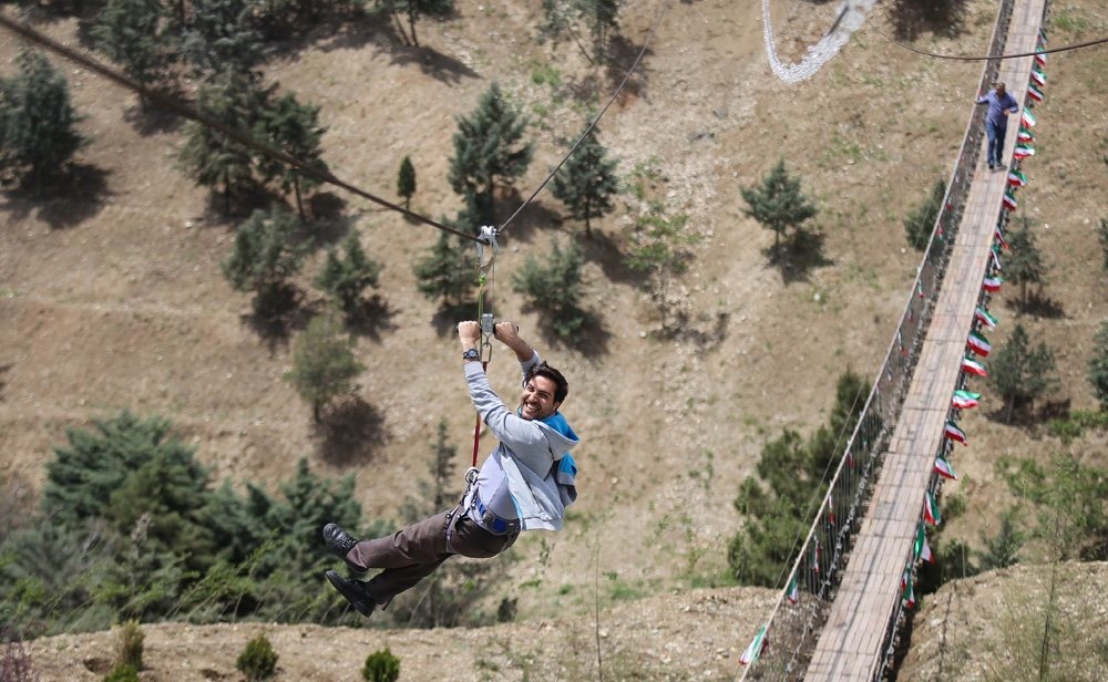 تصاویر | افتتاح زیپ‌لاین و پل معلق برج میلاد