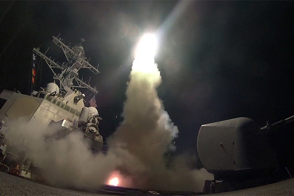 فیلم | تصاویر منتشر شده از لحظه حمله موشکی آمریکا به سوریه