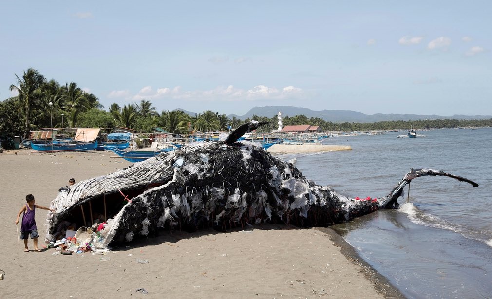 عکس | ساخت نهنگ ۱۵ متری برای آگاهی‌بخشی درباره زباله‌های پلاستیکی