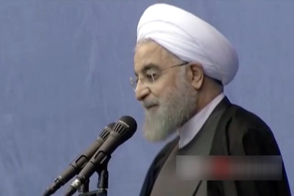 فیلم | پاسخ روحانی به شعار "لوله؛ لوله" هوادارانش در آزادی