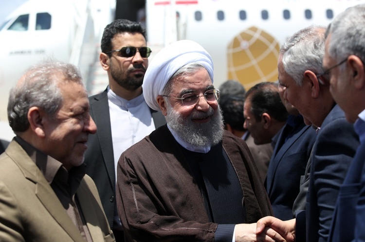 تصاویر | لحظه ورود رئیس جمهور روحانی به اصفهان