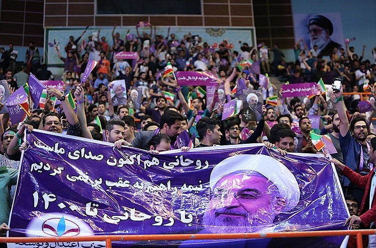 عقب‌گرد نخواهیم کرد/ هنرمندانی که به استادیوم آزادی آمدند، از حسن روحانی گفتند 