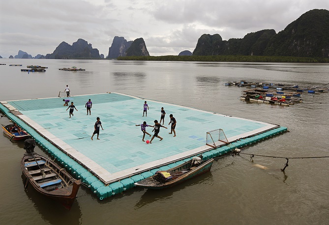عکس | زمین فوتبال شناور تایلندی‌ها