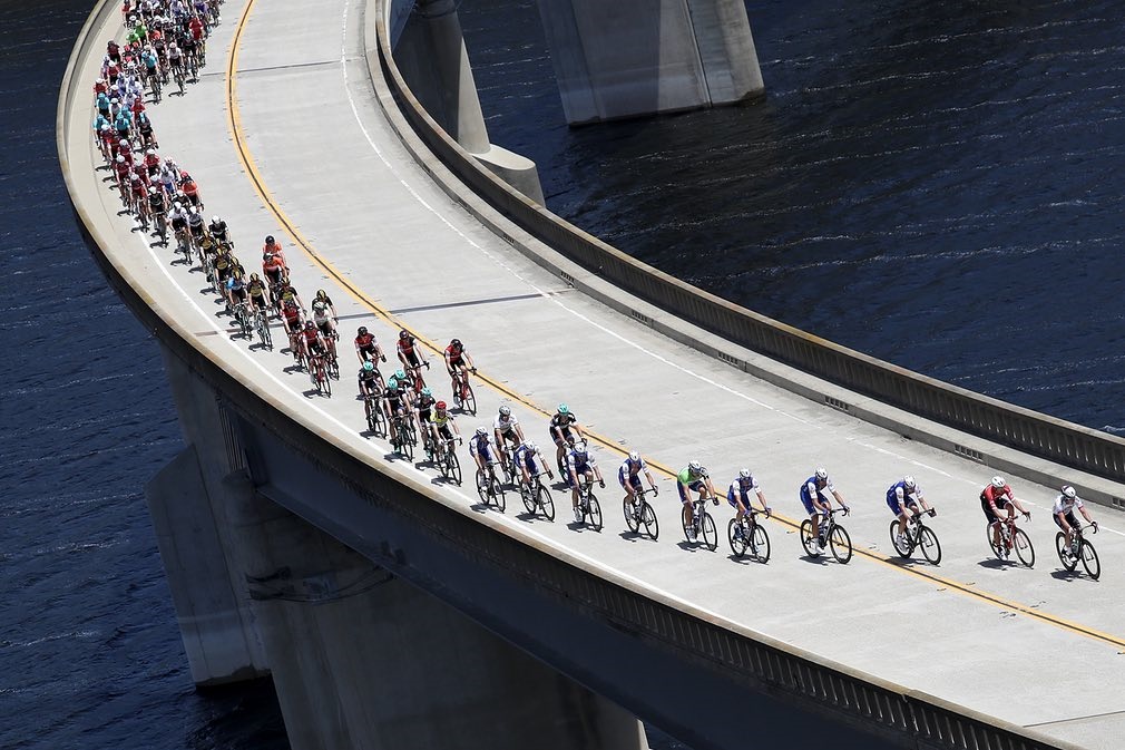 عکس | نمای هوایی از مسابقات دوچرخه‌سواری در کالیفرنیا