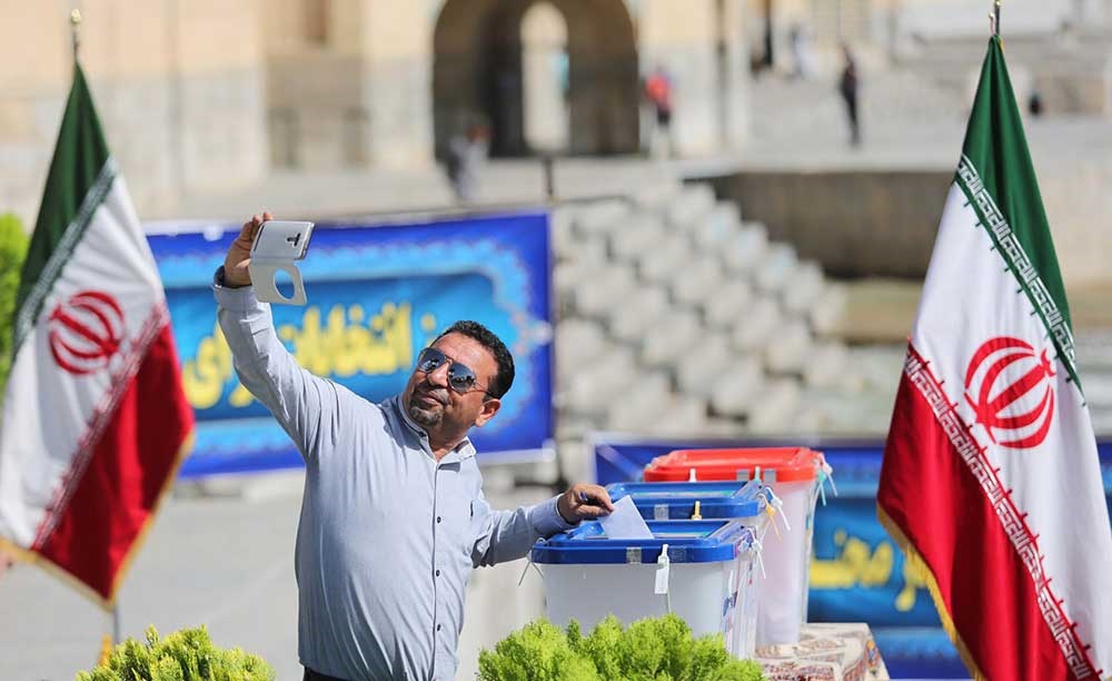 تصاویر | تجمع مردم در حوالی پل خواجو برای شرکت در انتخابات