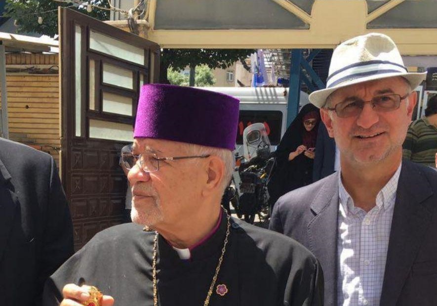 تصاویر | حضور اسقف اعظم ارامنه تهران و شمال پای صندوق رأی