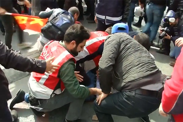 فیلم | تصاویری از درگیری پلیس ترکیه با معترضان در تظاهرات روز کارگر
