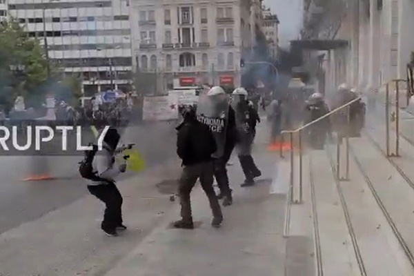 فیلم | اعتراض کارگران یونانی در سراسر این کشور