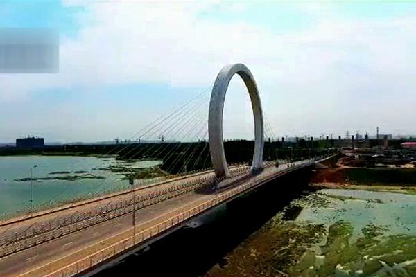 فیلم | نمای هوایی از پل کابلی حلقوی در «ژنگژو» چین
