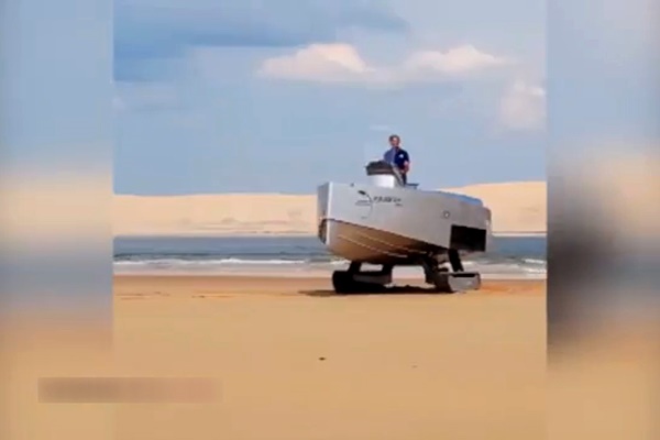 فیلم | قایق‌های لوکس تفریحی با قابلیت حرکت در خشکی