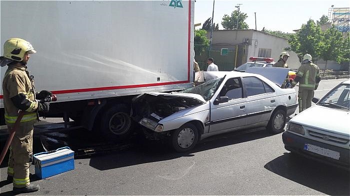 تصاویر | تصادف پژو با کامیونت در بزرگراه شهید لشکری