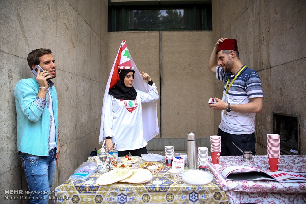 تصاویر | هم‌سفره شدن خارجی‌ها در دانشگاه تهران