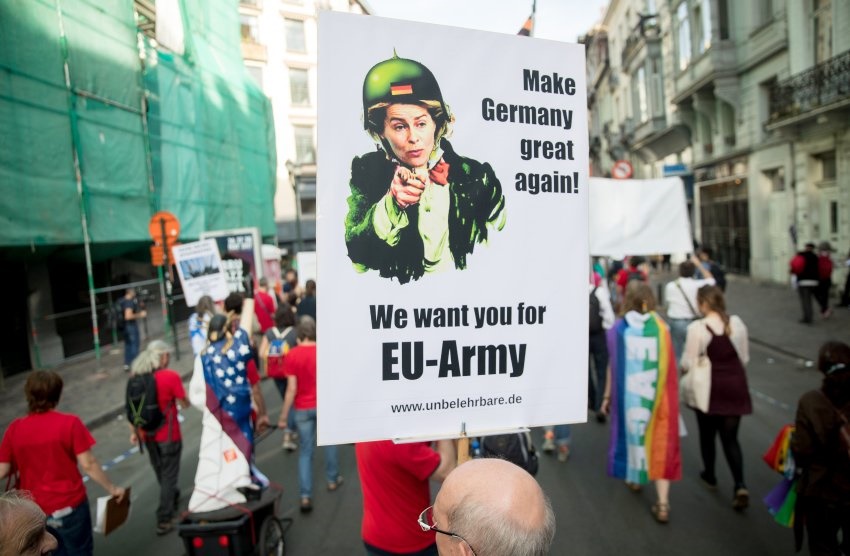 تصاویر | تظاهرات جالب بلژیکی‌ها در اعتراض به سفر ترامپ به بلژیک