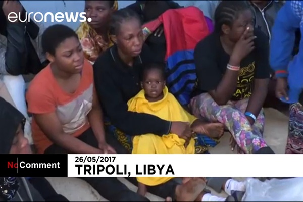 فیلم | توقف قایق حامل پناهجویان از سوی گارد ساحلی لیبی