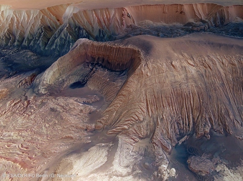 دره‌ای شگفت‌انگیز در مریخ را ببینید/عکسی که ناسا منتشر کرد