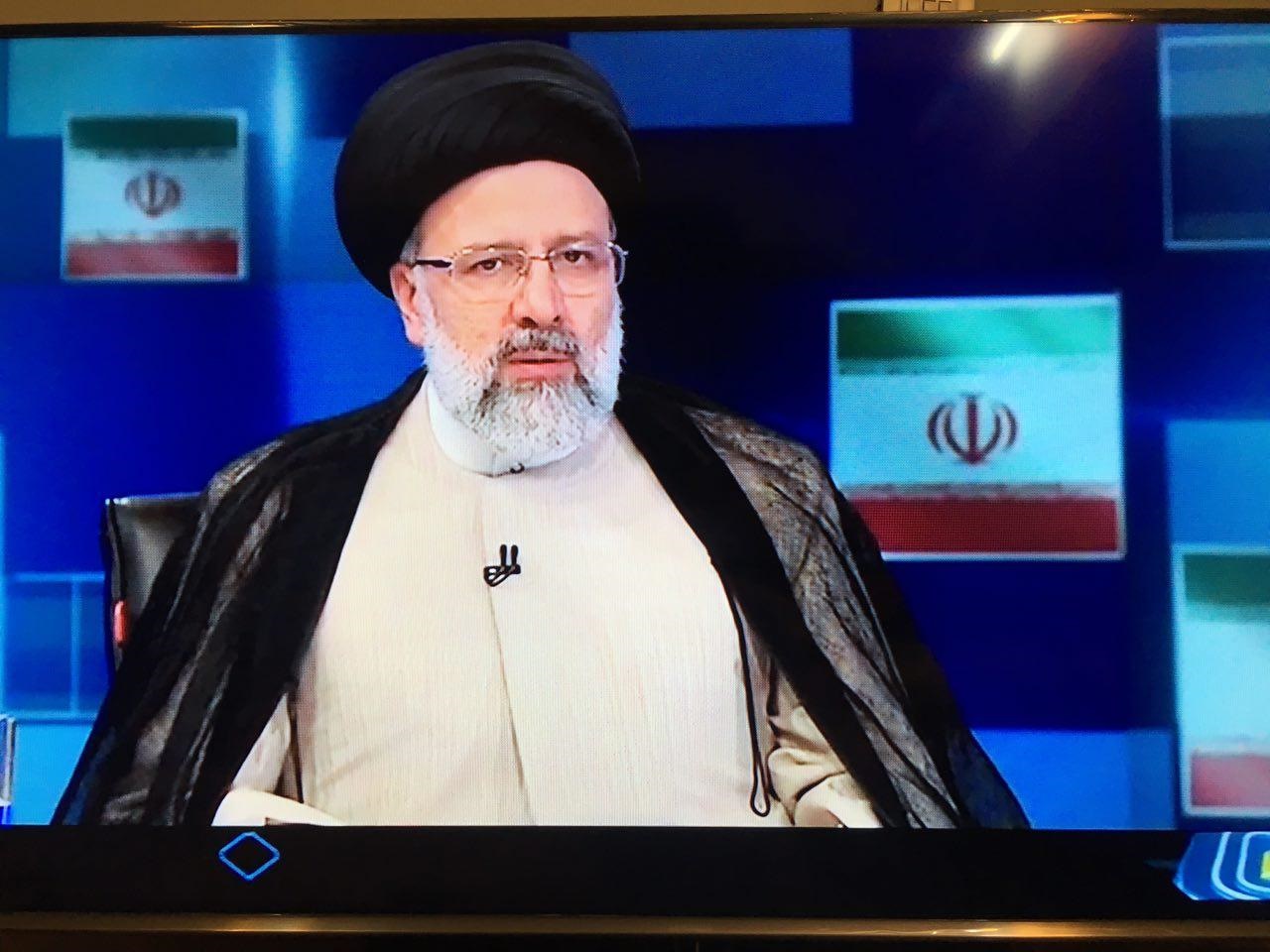 حمله‎های اقتصادی رئیسی به دولت :حضور من، اجماع ساز است/ با کاهش قاچاق، اشتغالزایی می‎کنم