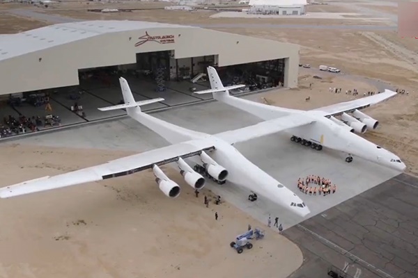 فیلم | رونمایی از بزرگ‌ترین هواپیمای دوقلوی جهان