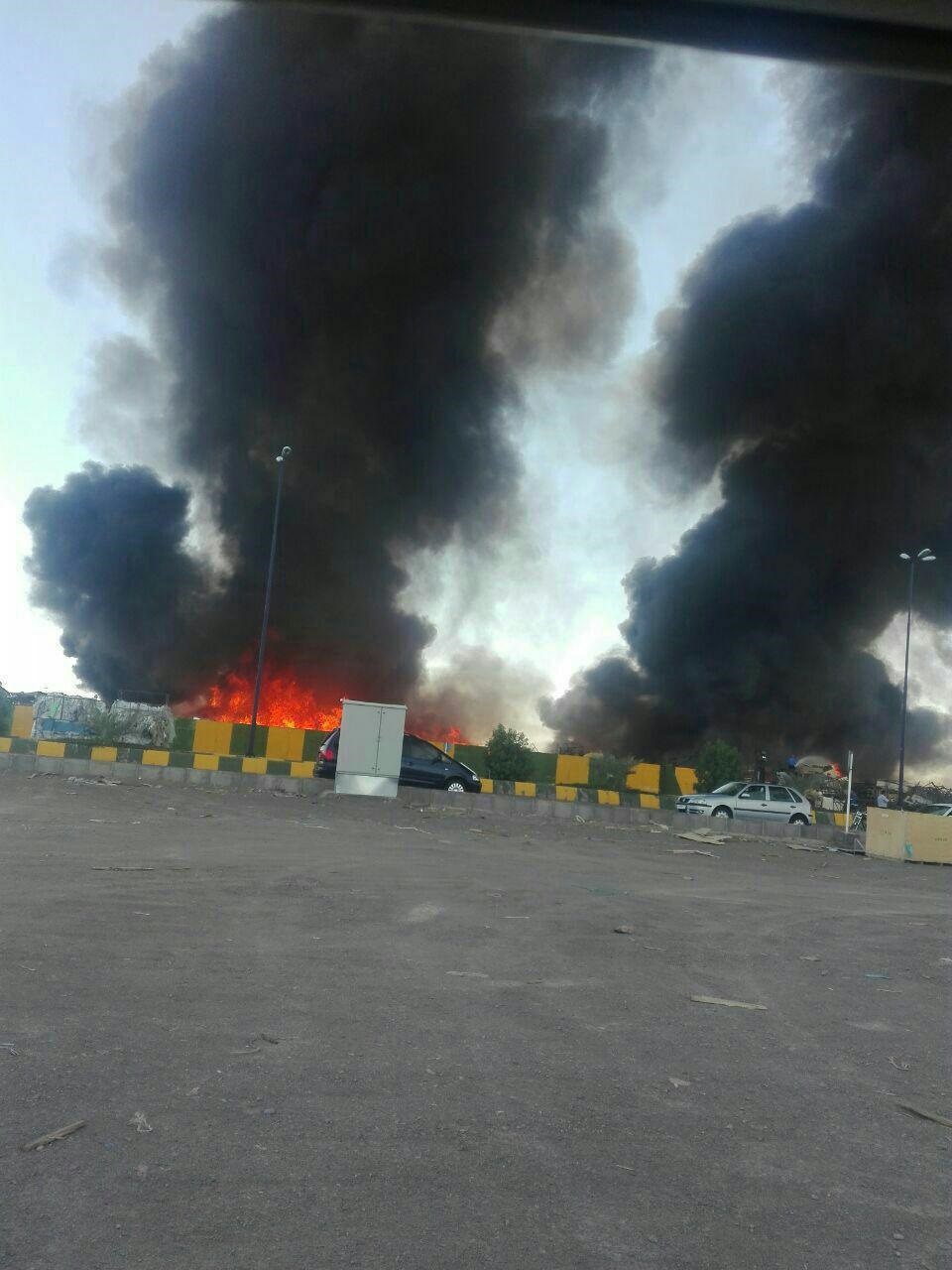 عکس | آتش‌سوزی گسترده در کارخانه کرمان‌موتور