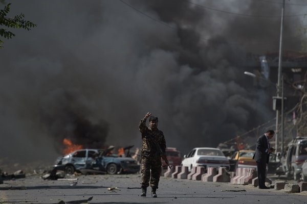 تصاویر | نگاهی متفاوت به حمله تروریستی کابل | محل حادثه قبل و بعد از انفجار
