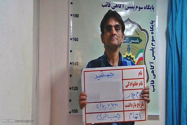 جیب‌بر «بی‌آر‌تی»تهران برای سی‌امین بار دستگیر شد/ ۳۲ سال سابقه سرقت/  او را شناسایی کنید