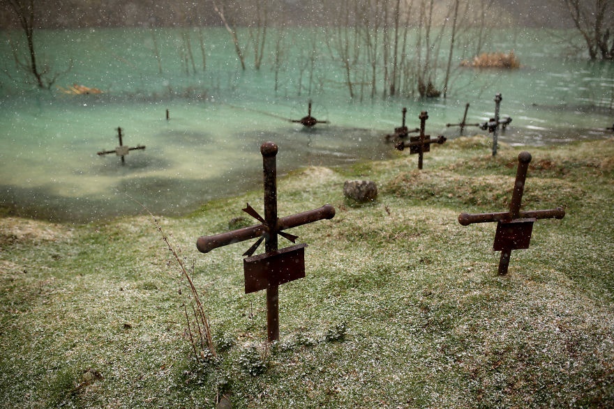 تصاویر | روستای زیبایی که در پسماند معدن دفن شد