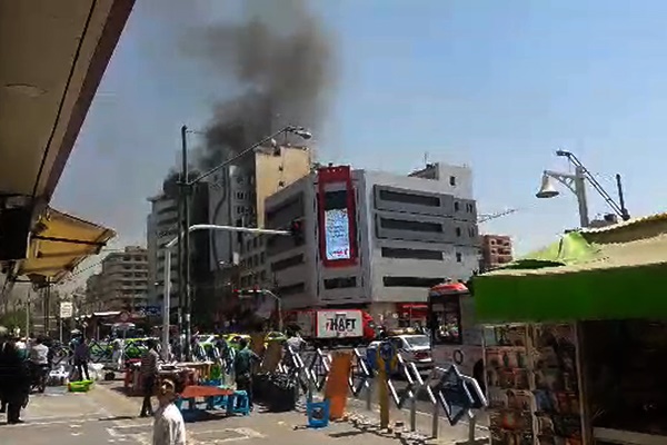 فیلم | مهار آتش‌سوزی ساختمانی در چهارراه ولیعصر