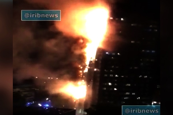 فیلم|آتش‌سوزی در برج ۲۷طبقه لندن|بخش‌هایی از ساختمان فروریخت