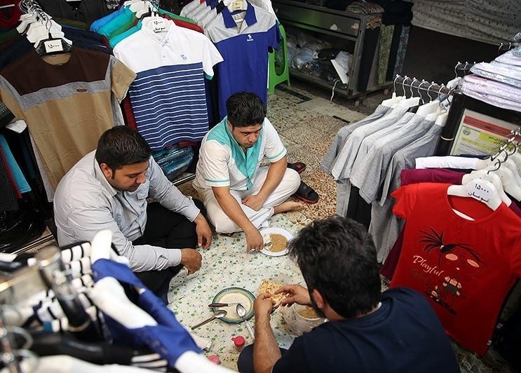تصاویر | حال و هوای افطار در کوچه و بازار مشهد