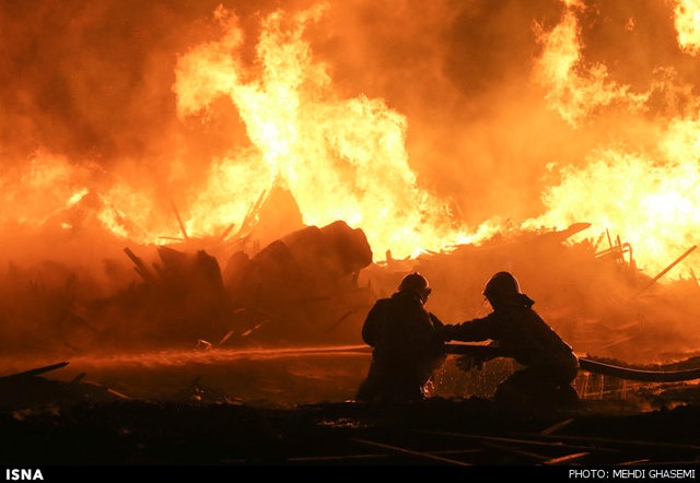 مهار آتش‌سوزی پست برق سپیدار اهواز پس از چهار ساعت 