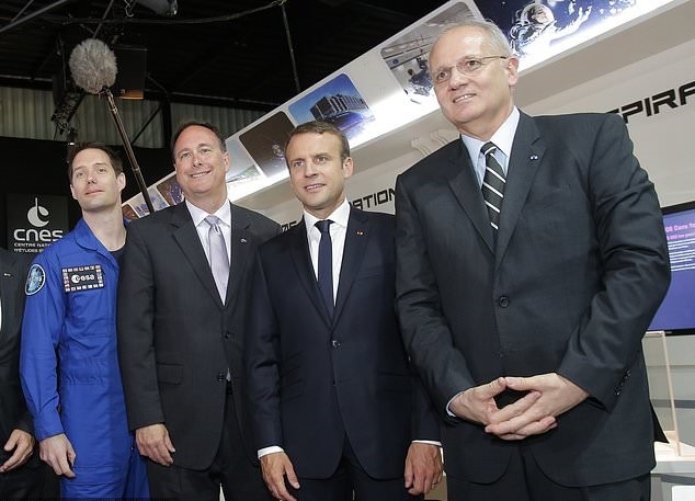 تصاویر | نمایشگاه هوایی پاریس با حضور رئیس‌جمهور جوان و هواپیماهای رنگارنگ
