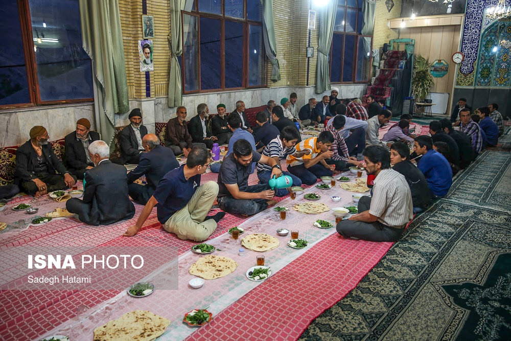 تصاویر | رسمی برای افطار در یک روستای ۳۰۰۰ ساله 