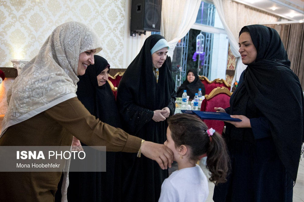 تصاویر | افطاری زنان مجلس با خانواده شهدای آتش‌نشان
