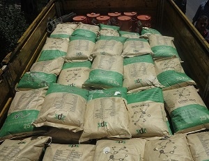 کشف یک میلیارد ، مواد اولیه قاچاق ساخت آبلیمو در نظرآباد