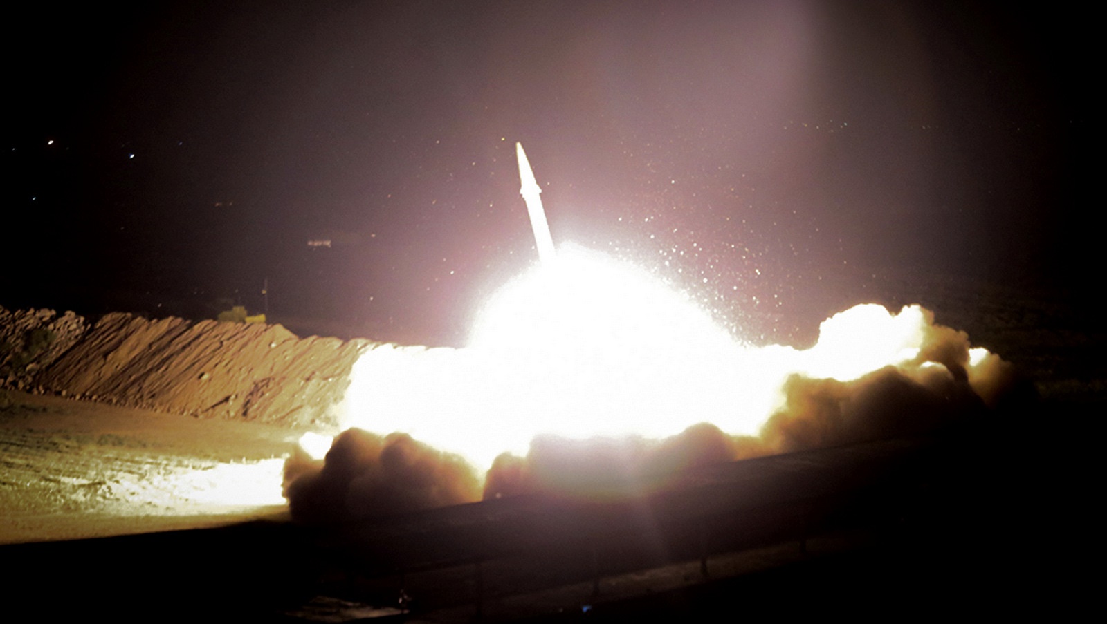 حسینی: حملۀ موشکی ایران باید ۲ هدف مهم داشته باشد