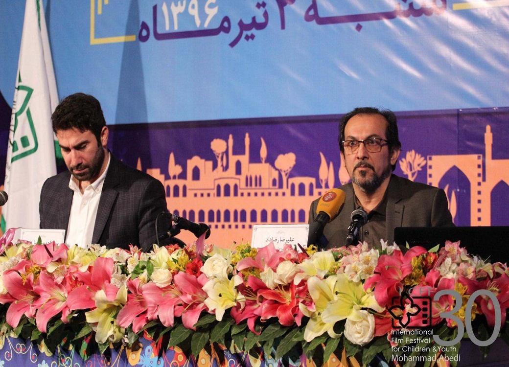 رضاداد: جشنواره با قراردادی ۵ ساله به استقلال رسید