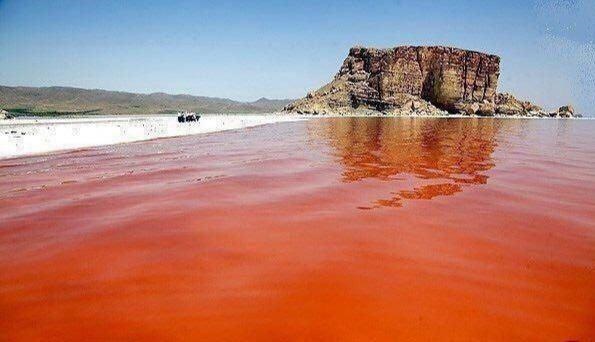 عکس| قرمزی دوباره دریاچه ارومیه