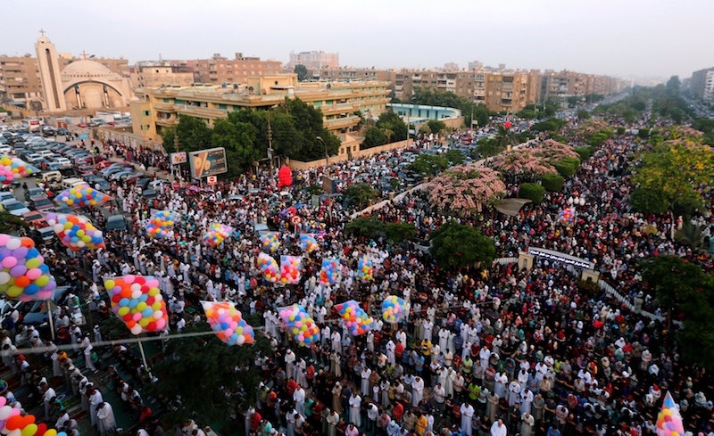 تصاویر | جشن عید فطر مصری‌ها با بادکنک‌های رنگی