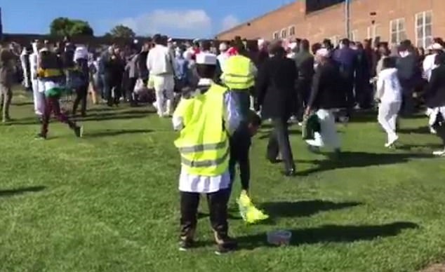 تصاویر | هجوم خودرو به مراسم جشن عید فطر در نیوکاسل