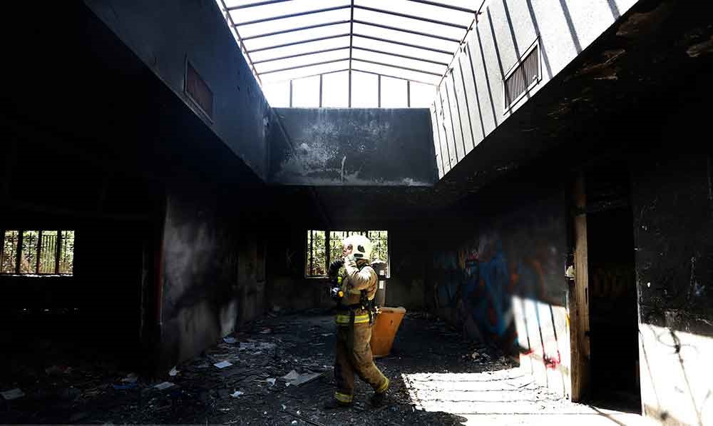 تصاویر | آتش‌سوزی محل تجمع معتادان در شهرک غرب