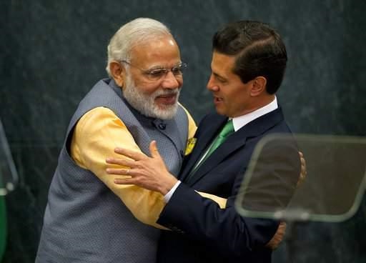 تصاویر | احوال‌پرسی پرحاشیه یک نخست‌وزیر با رهبران جهان به سبک هندی
