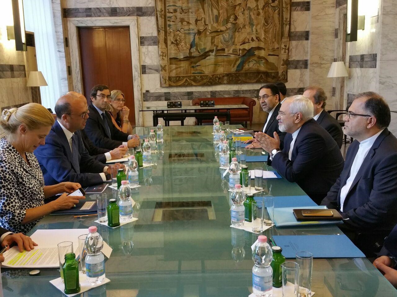 وزیر خارجه ایتالیا در دیدار با ظریف:رم به دنبال توسعه مناسبات دو جانبه خود با تهران است